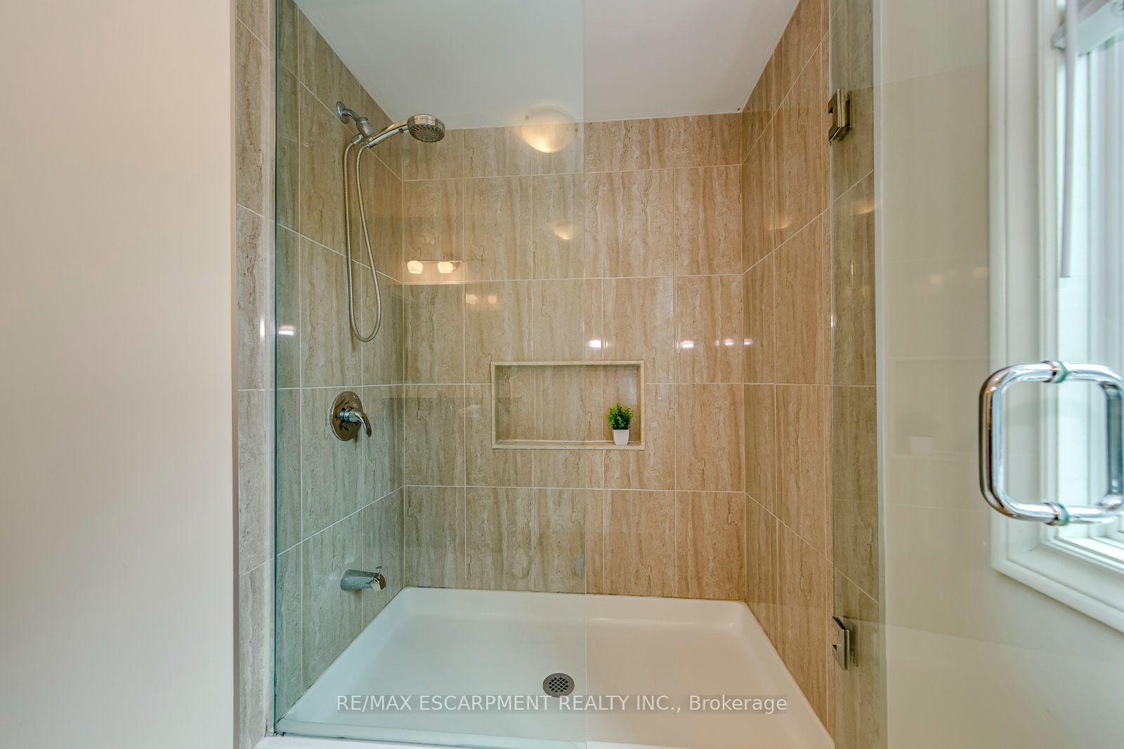 Photo 18 of 2549 Addingham Crescent, Oakville, Clearview — HOMEH