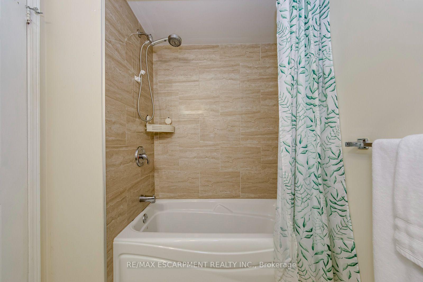 Photo 21 of 2549 Addingham Crescent, Oakville, Clearview — HOMEH