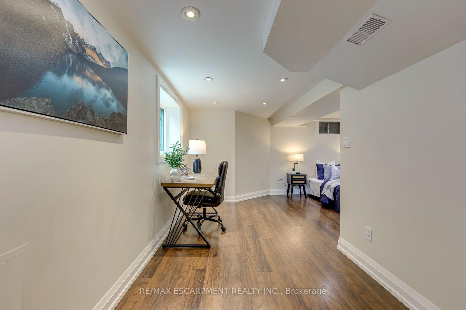 Photo 23 of 2549 Addingham Crescent, Oakville, Clearview — HOMEH