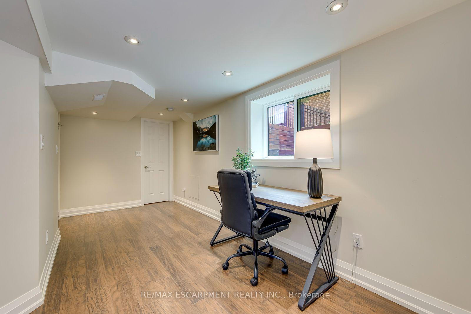Photo 24 of 2549 Addingham Crescent, Oakville, Clearview — HOMEH