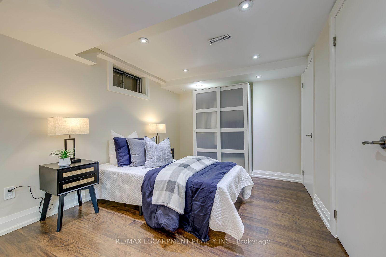 Photo 25 of 2549 Addingham Crescent, Oakville, Clearview — HOMEH