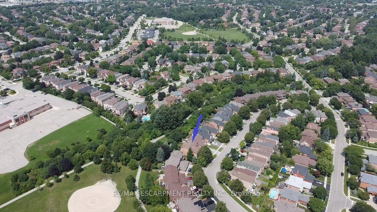 Photo 32 of 2549 Addingham Crescent, Oakville, Clearview — HOMEH