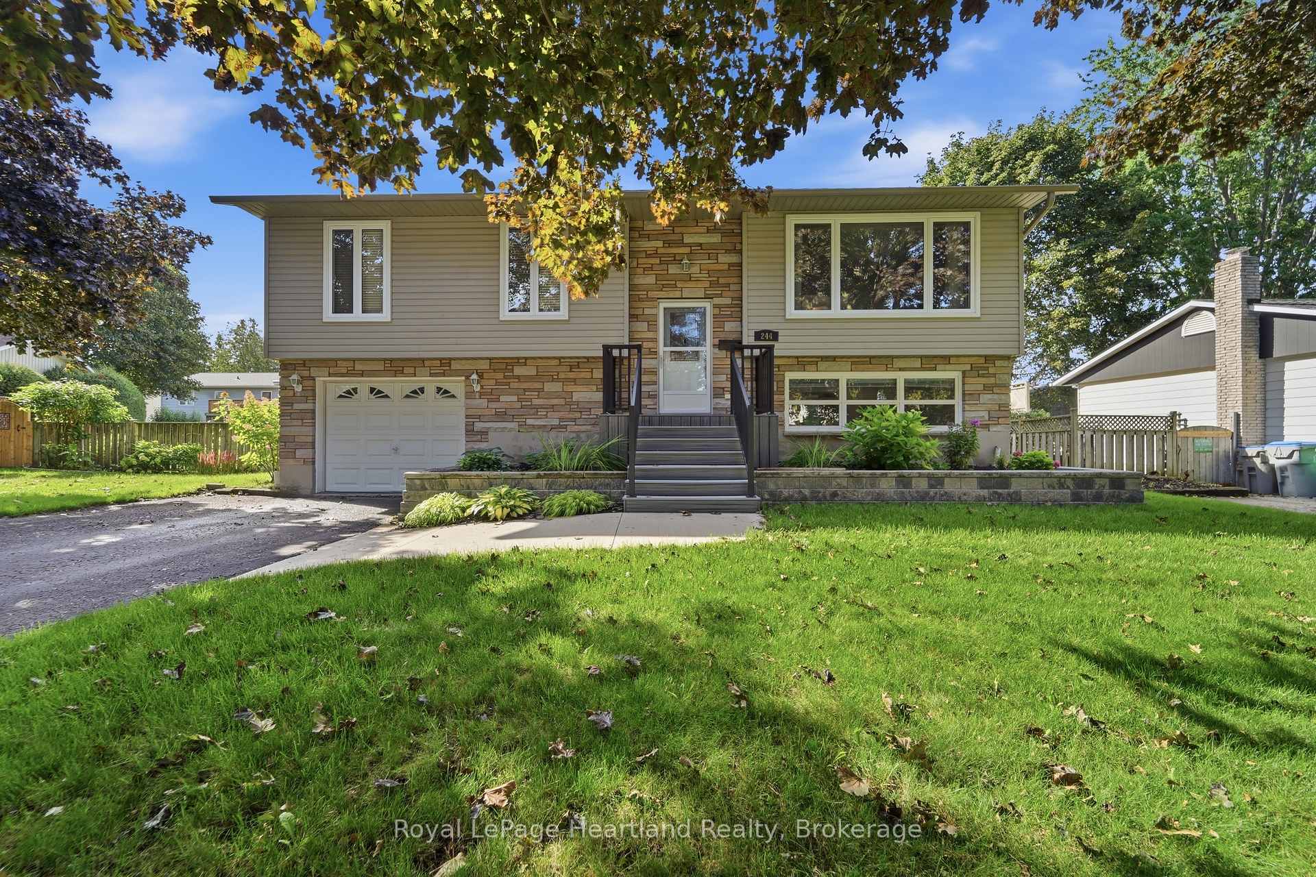 Photo 1 of 244 Dawnrose Drive, Goderich, Goderich (Town) — HOMEH