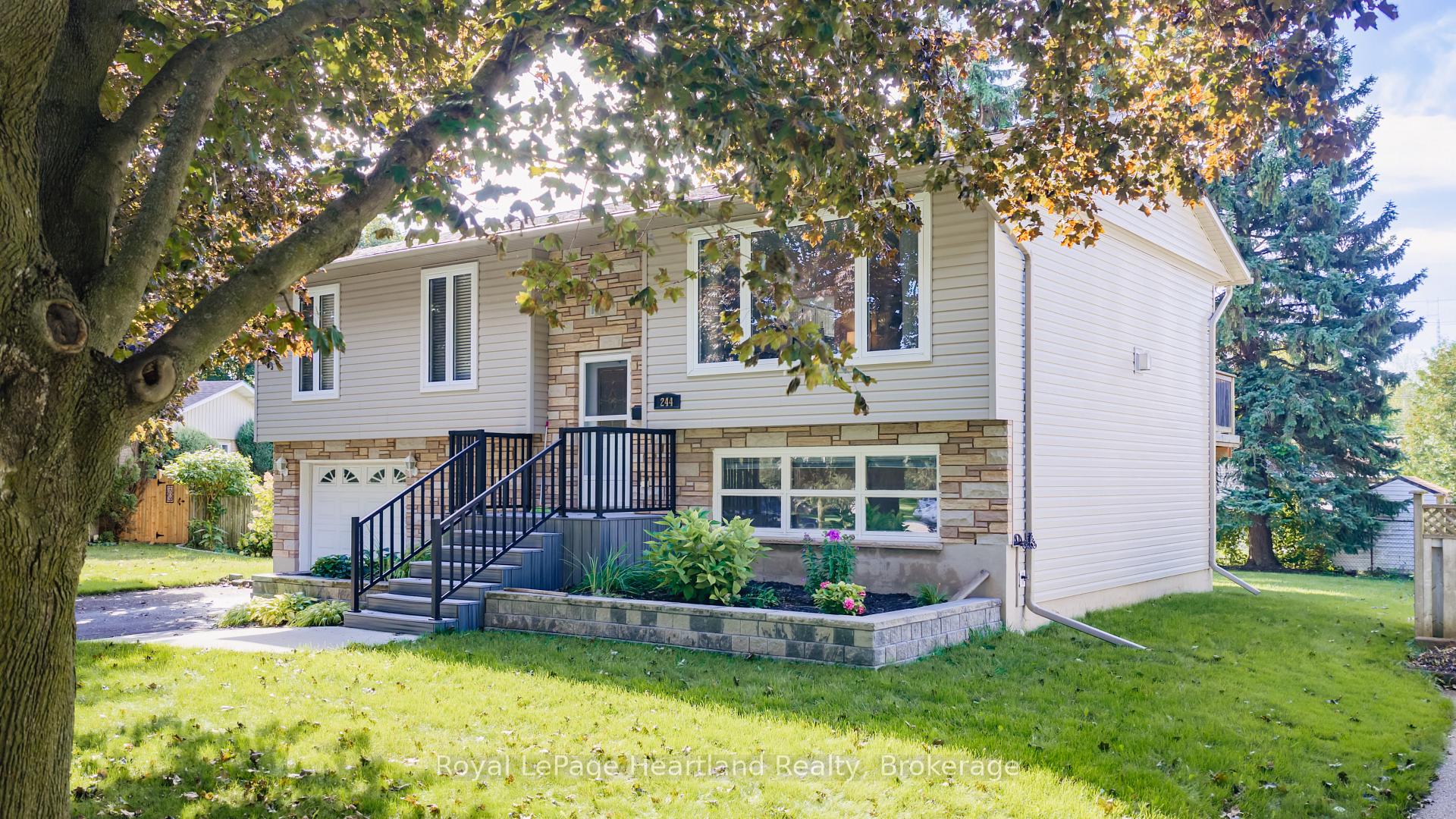 Photo 2 of 244 Dawnrose Drive, Goderich, Goderich (Town) — HOMEH