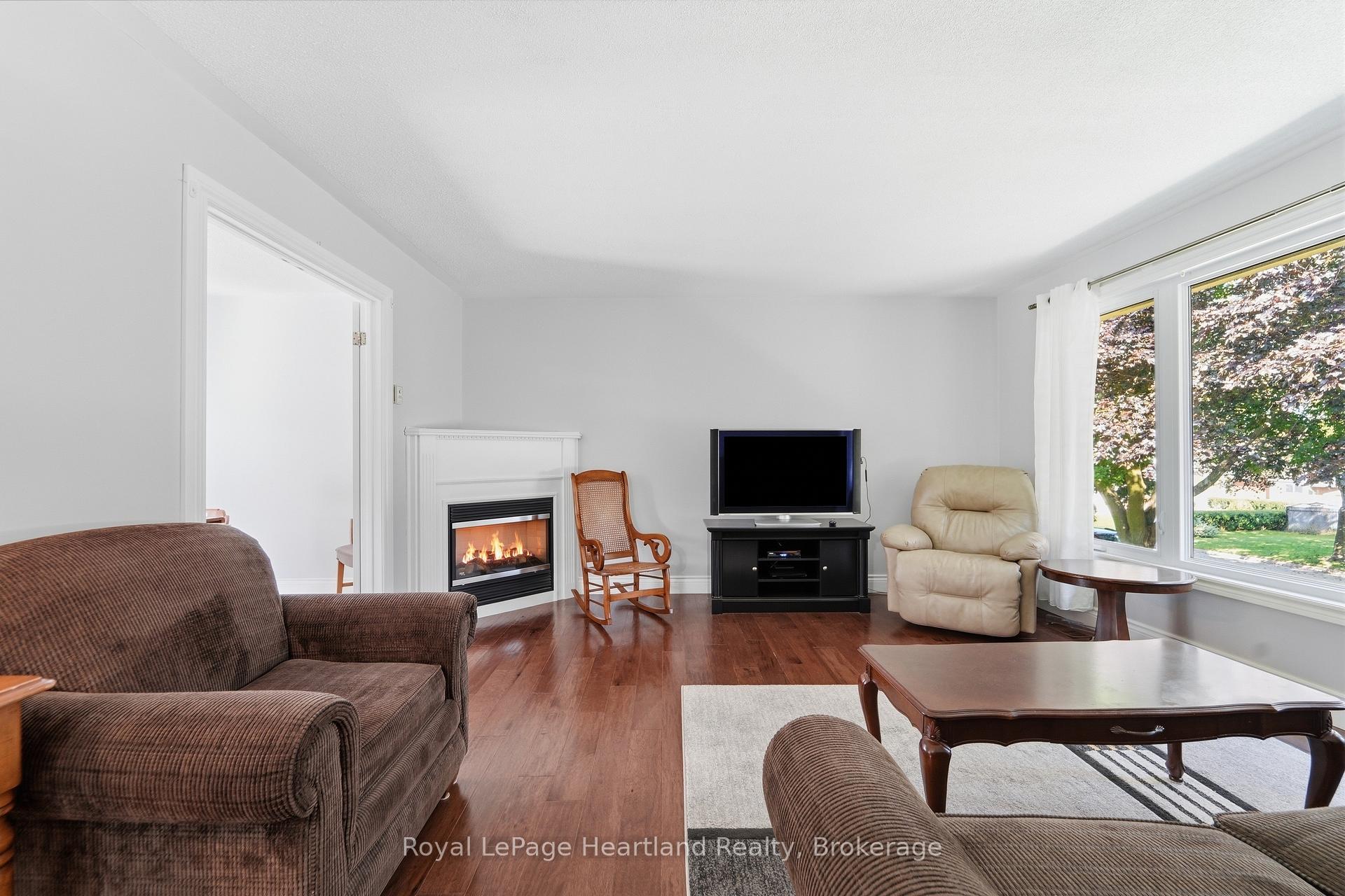 Photo 6 of 244 Dawnrose Drive, Goderich, Goderich (Town) — HOMEH