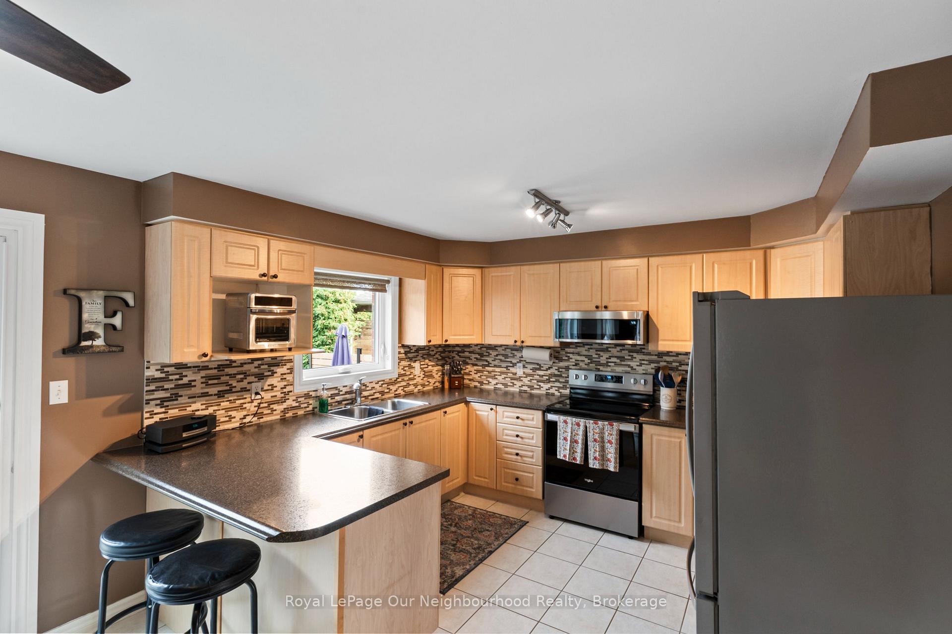 Photo 10 of 17 Catherwood Lane, Clarington, Newcastle — HOMEH