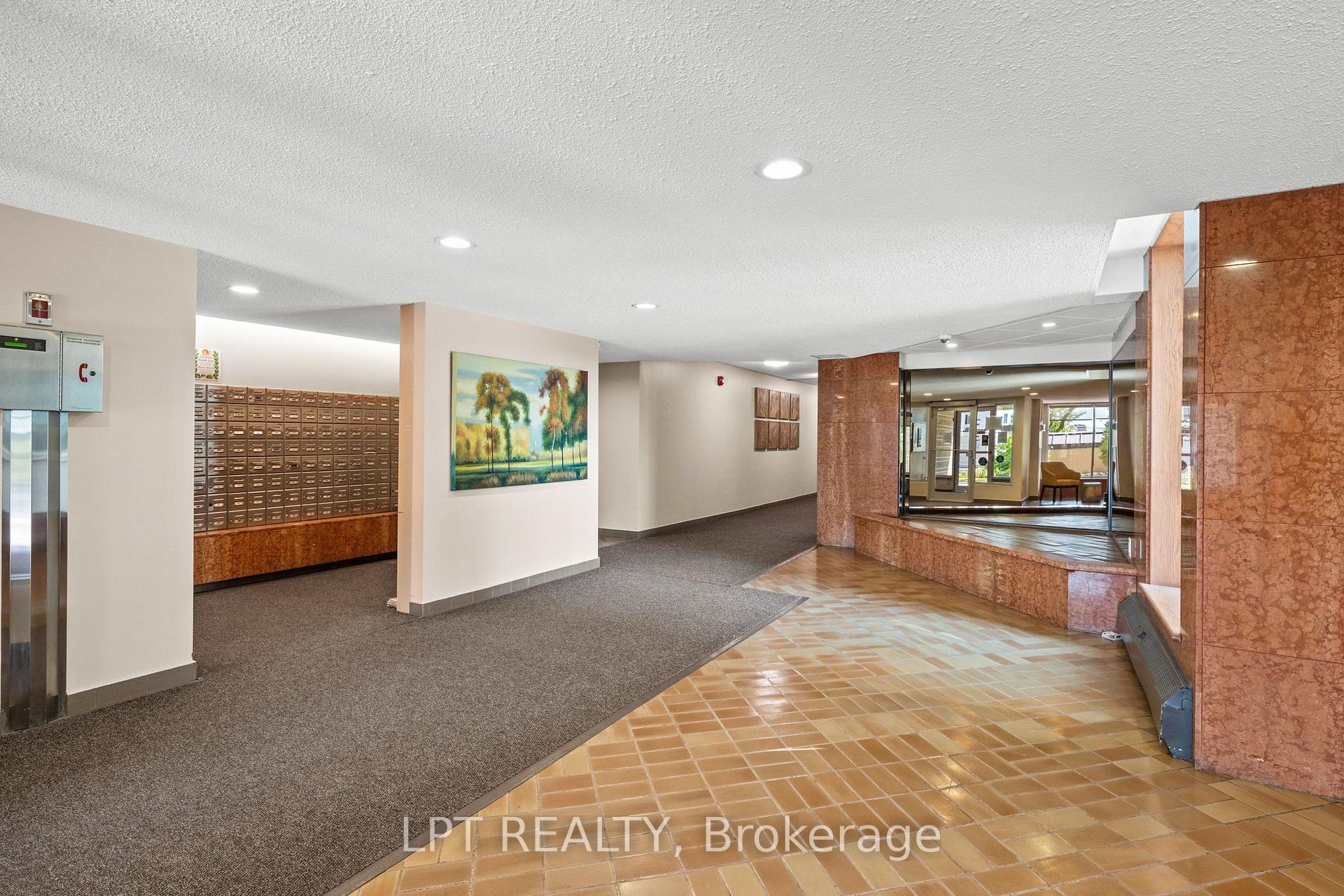 Photo 7 of Unit 5, 555 Brittany Drive, Ottawa, Viscount Alexander Park — HOMEH
