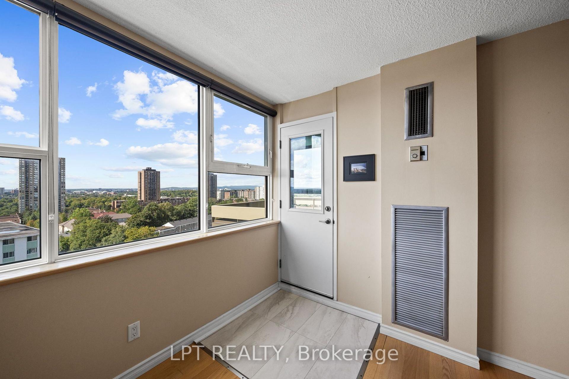 Photo 9 of Unit 5, 555 Brittany Drive, Ottawa, Viscount Alexander Park — HOMEH