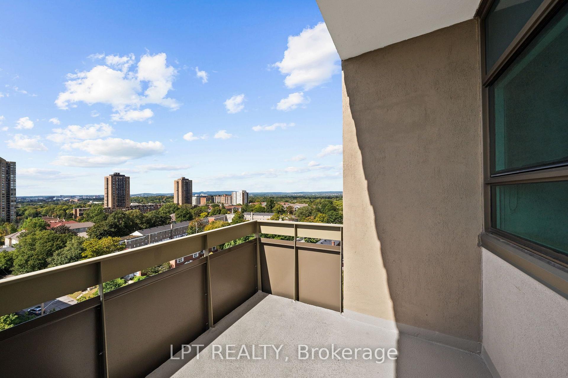 Photo 10 of Unit 5, 555 Brittany Drive, Ottawa, Viscount Alexander Park — HOMEH