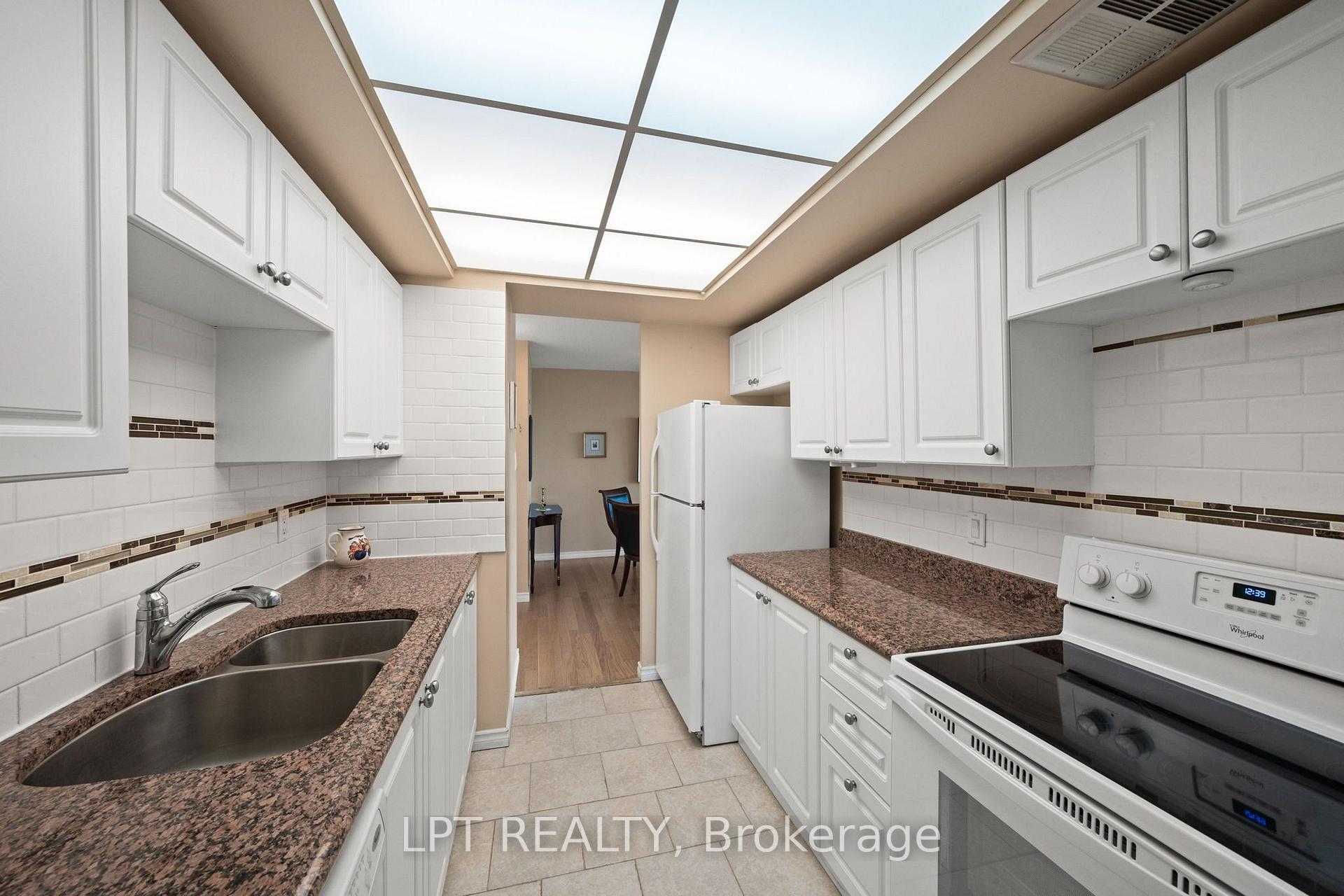 Photo 15 of Unit 5, 555 Brittany Drive, Ottawa, Viscount Alexander Park — HOMEH