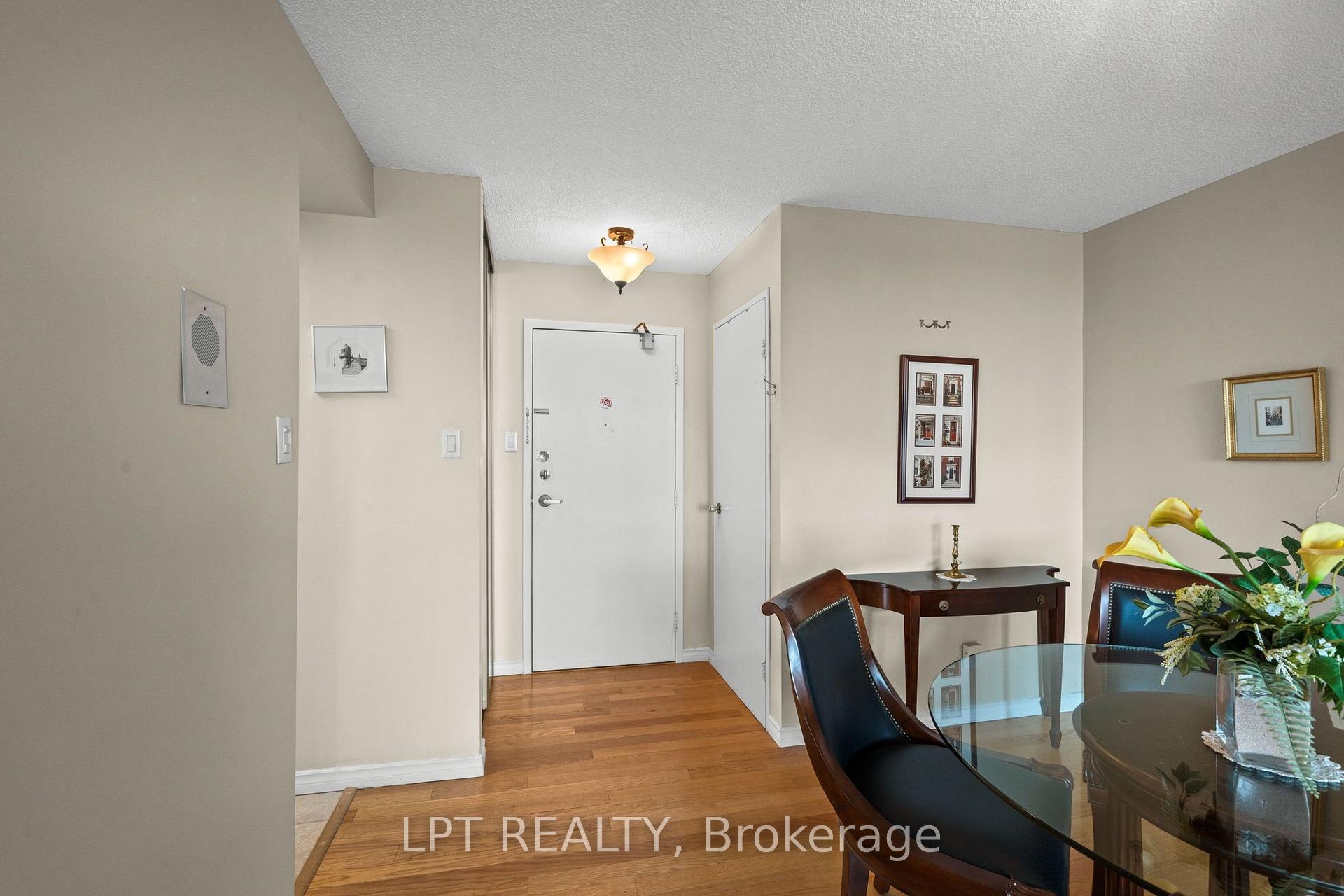 Photo 17 of Unit 5, 555 Brittany Drive, Ottawa, Viscount Alexander Park — HOMEH