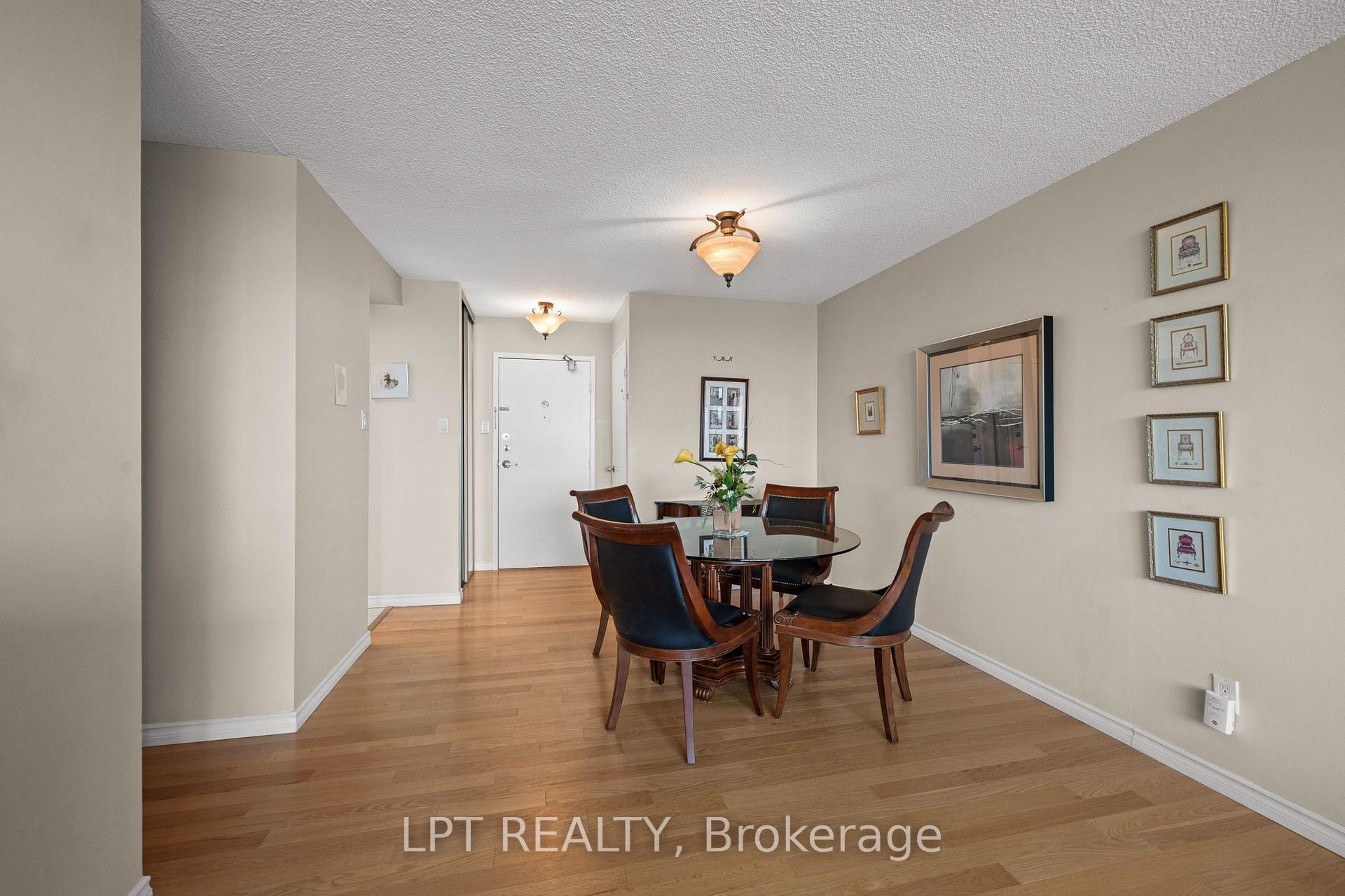 Photo 18 of Unit 5, 555 Brittany Drive, Ottawa, Viscount Alexander Park — HOMEH
