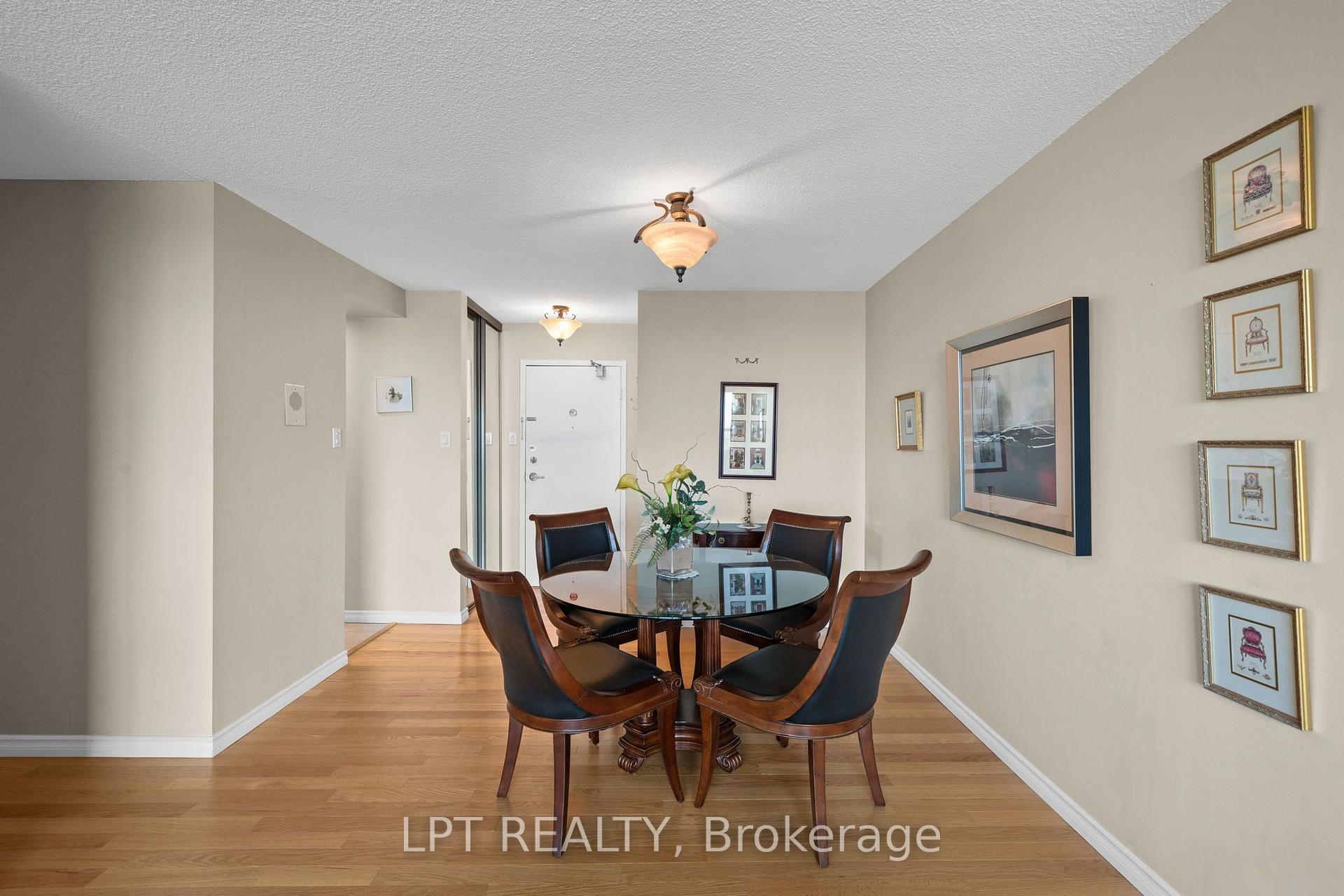 Photo 19 of Unit 5, 555 Brittany Drive, Ottawa, Viscount Alexander Park — HOMEH