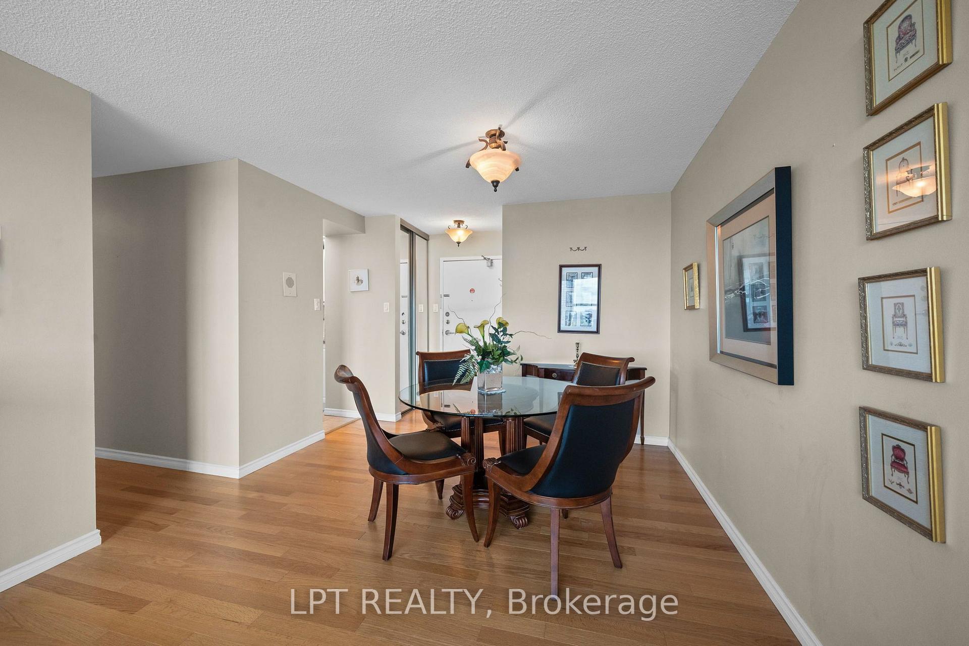 Photo 20 of Unit 5, 555 Brittany Drive, Ottawa, Viscount Alexander Park — HOMEH