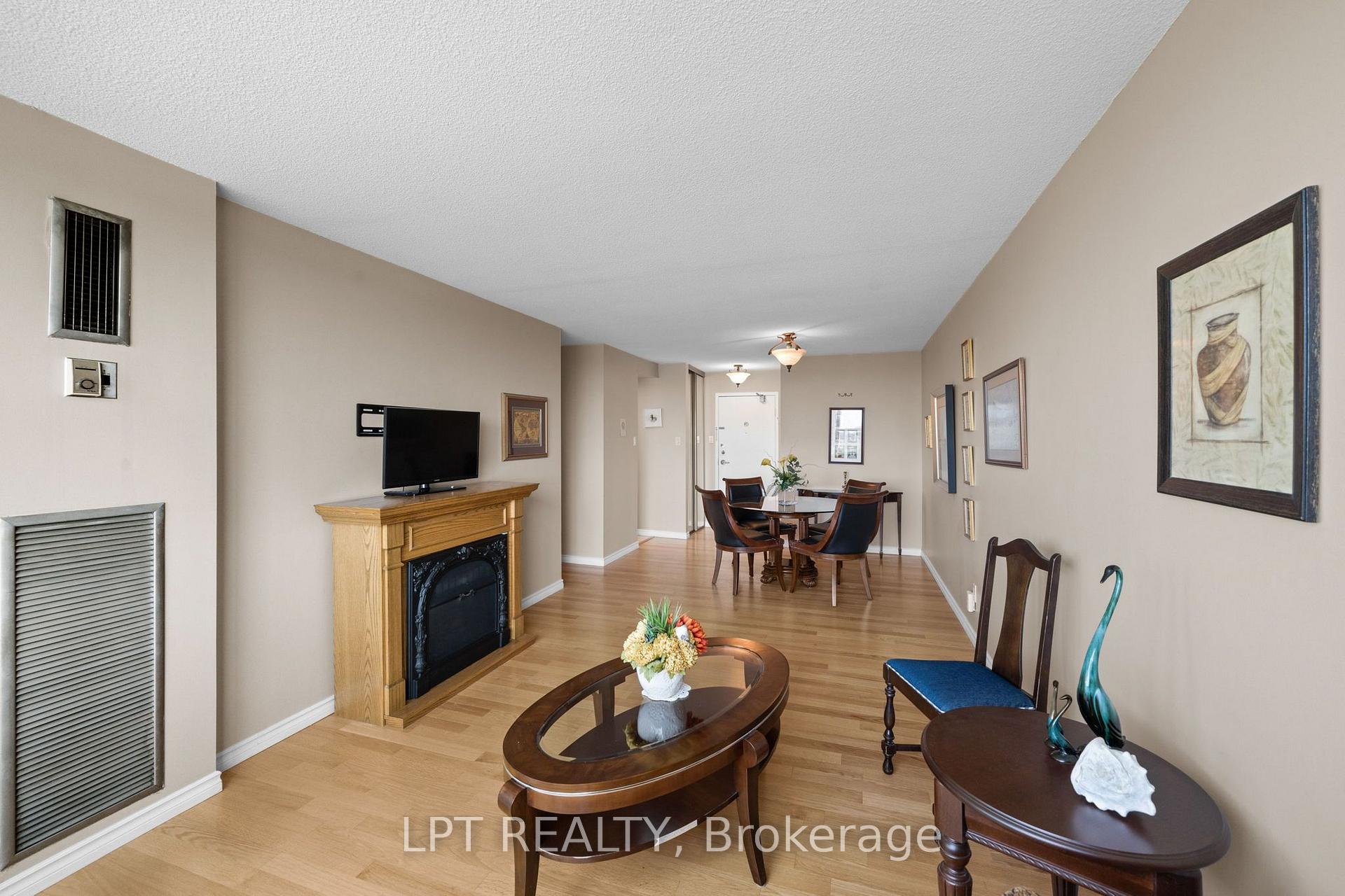 Photo 22 of Unit 5, 555 Brittany Drive, Ottawa, Viscount Alexander Park — HOMEH