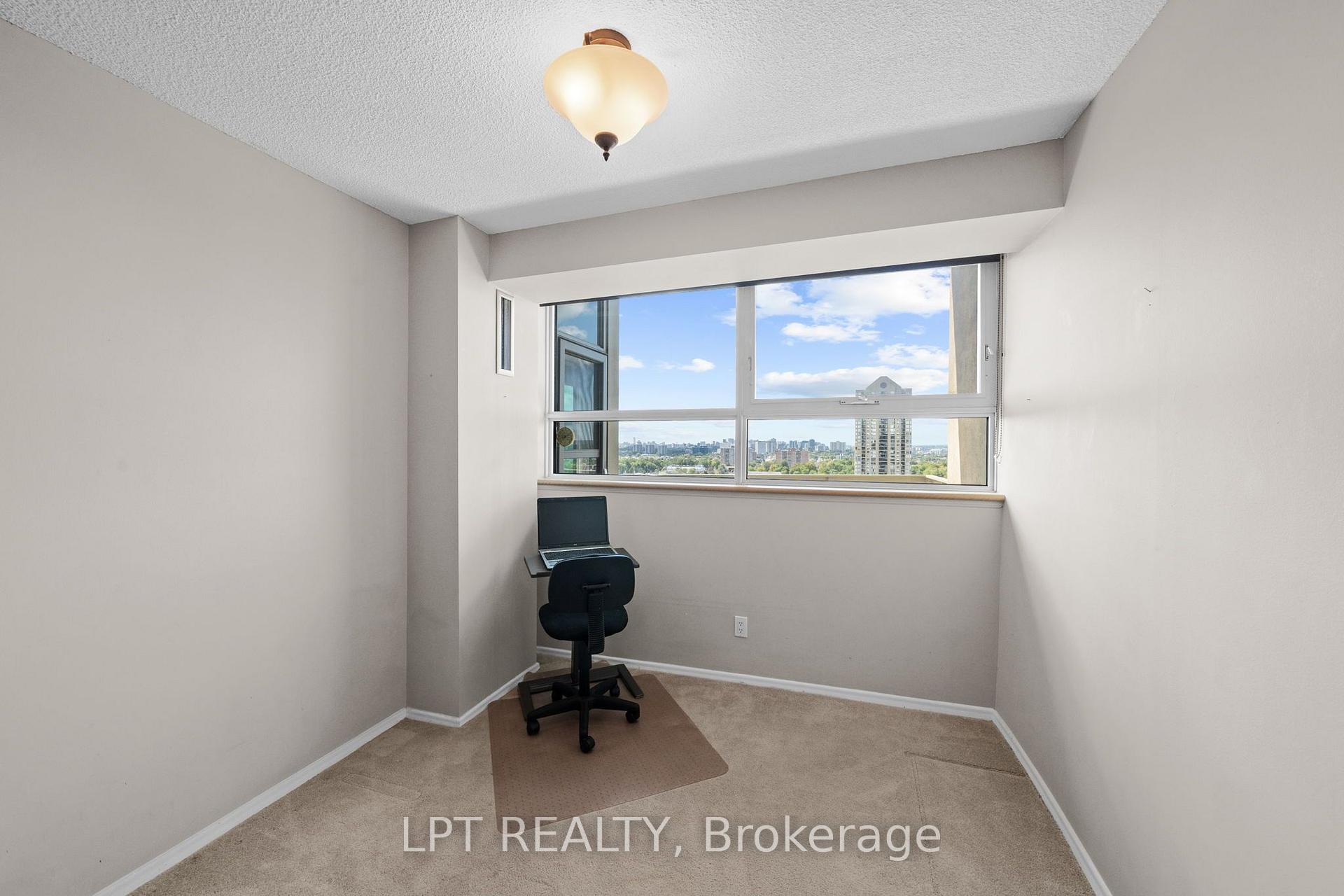 Photo 27 of Unit 5, 555 Brittany Drive, Ottawa, Viscount Alexander Park — HOMEH