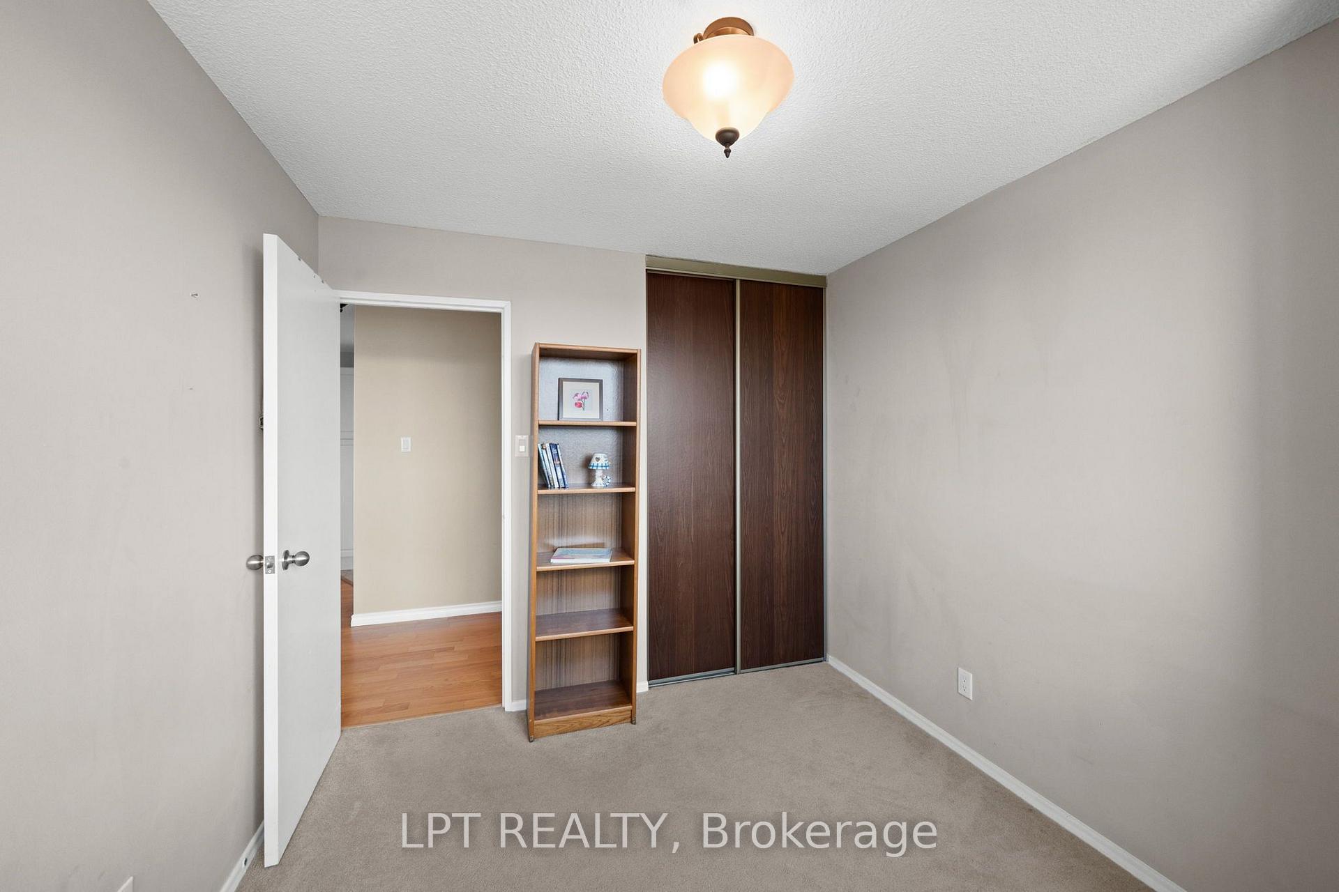 Photo 28 of Unit 5, 555 Brittany Drive, Ottawa, Viscount Alexander Park — HOMEH