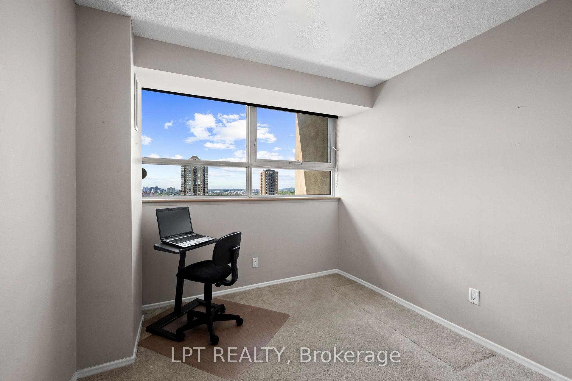 Photo 29 of Unit 5, 555 Brittany Drive, Ottawa, Viscount Alexander Park — HOMEH