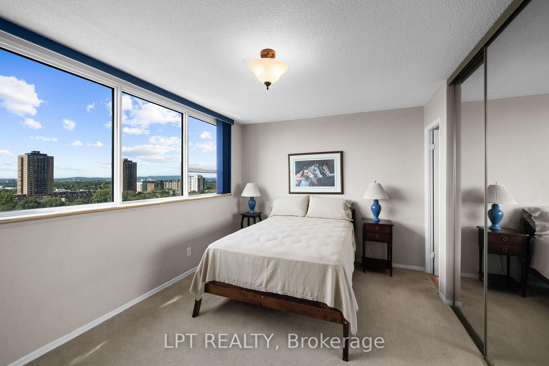 Photo 30 of Unit 5, 555 Brittany Drive, Ottawa, Viscount Alexander Park — HOMEH