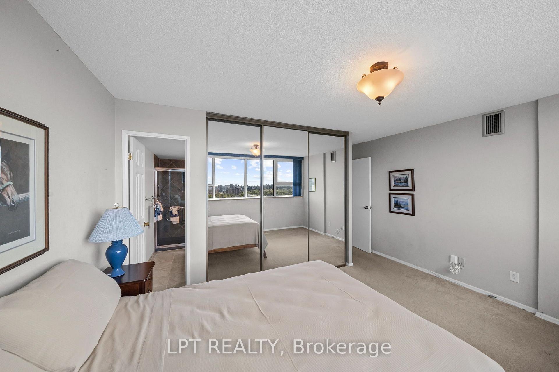 Photo 31 of Unit 5, 555 Brittany Drive, Ottawa, Viscount Alexander Park — HOMEH