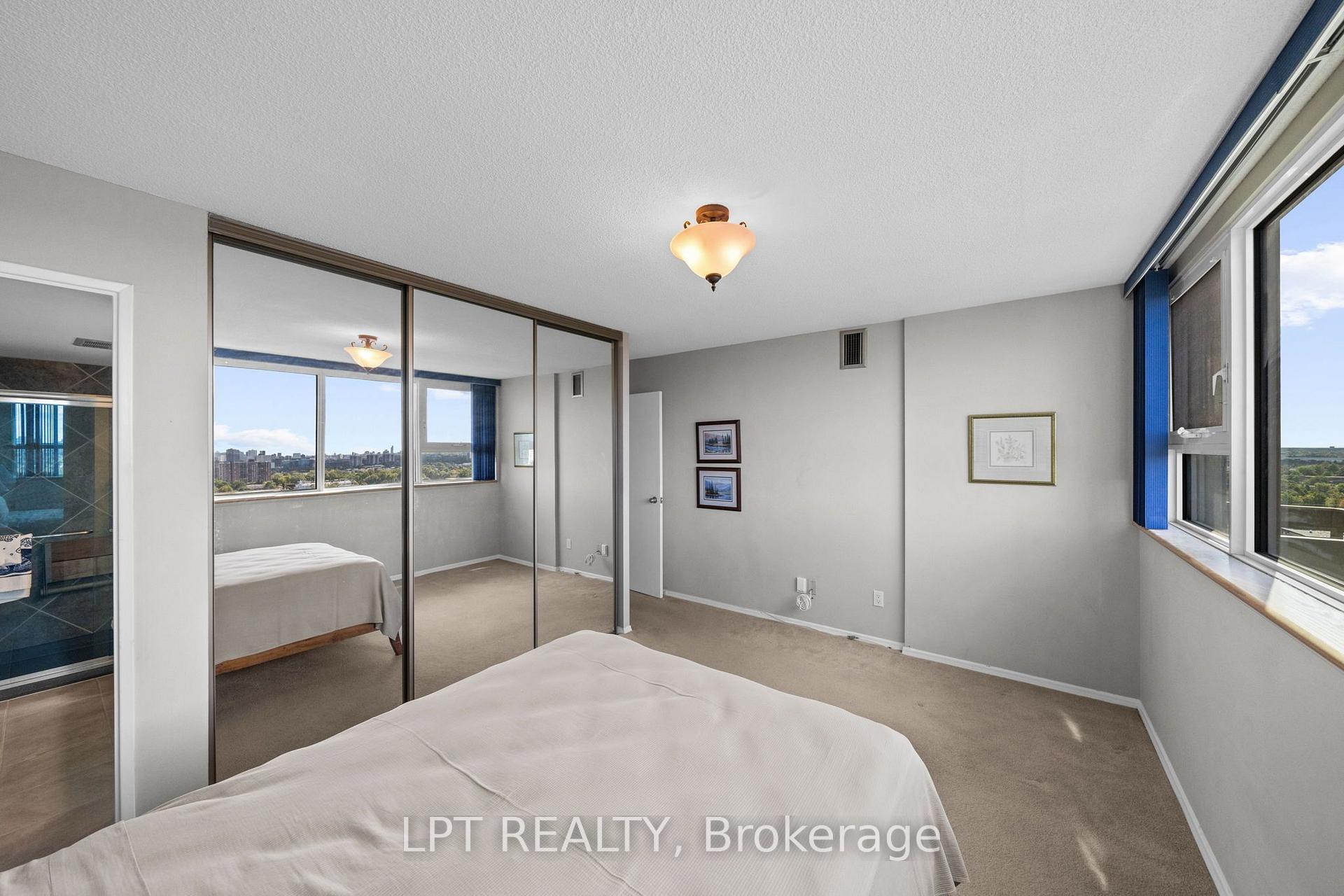 Photo 33 of Unit 5, 555 Brittany Drive, Ottawa, Viscount Alexander Park — HOMEH