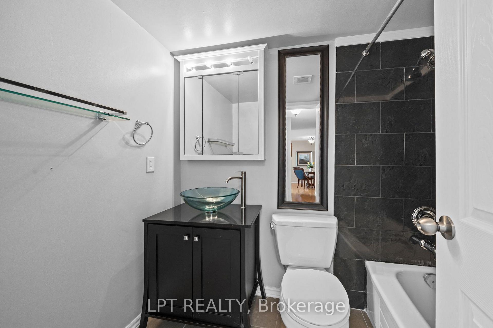 Photo 35 of Unit 5, 555 Brittany Drive, Ottawa, Viscount Alexander Park — HOMEH