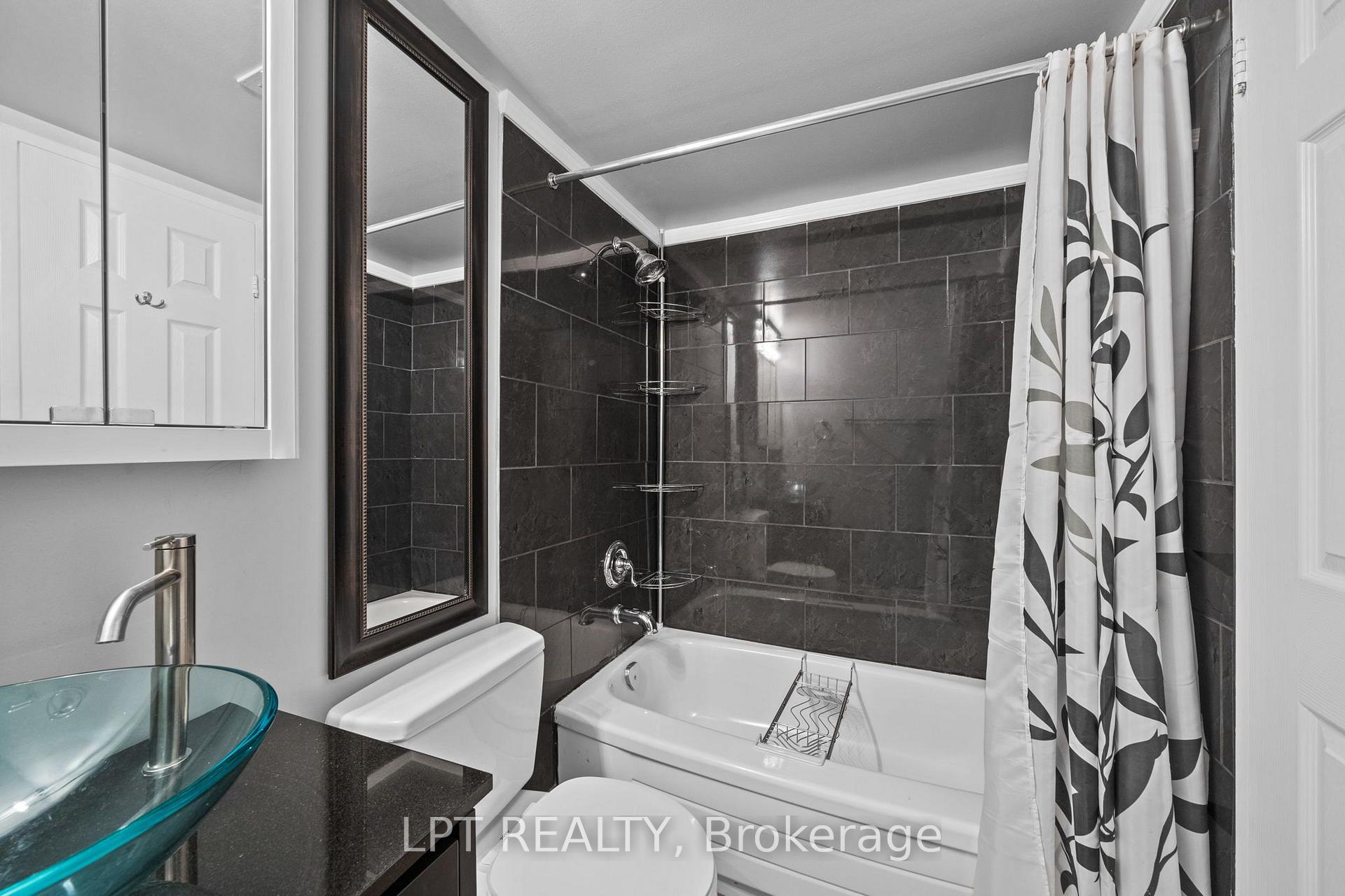 Photo 36 of Unit 5, 555 Brittany Drive, Ottawa, Viscount Alexander Park — HOMEH