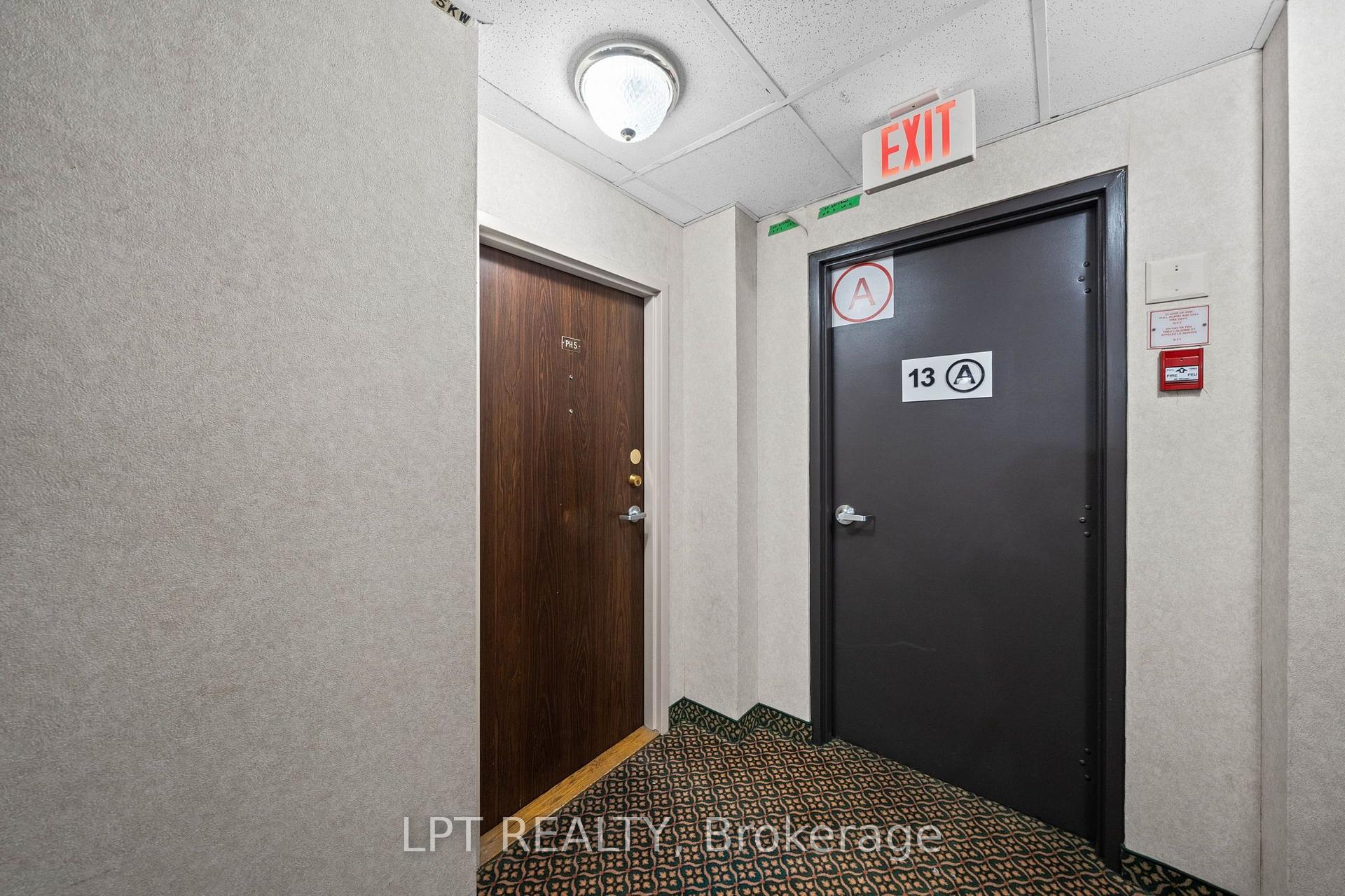 Photo 38 of Unit 5, 555 Brittany Drive, Ottawa, Viscount Alexander Park — HOMEH