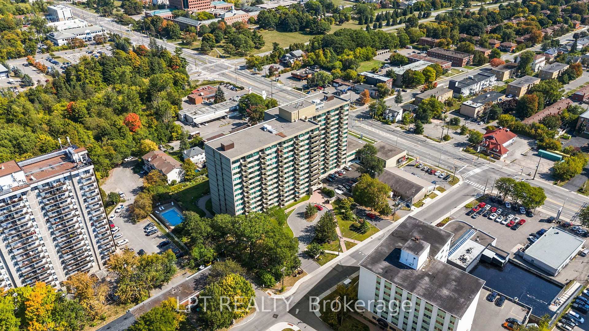 Photo 46 of Unit 5, 555 Brittany Drive, Ottawa, Viscount Alexander Park — HOMEH