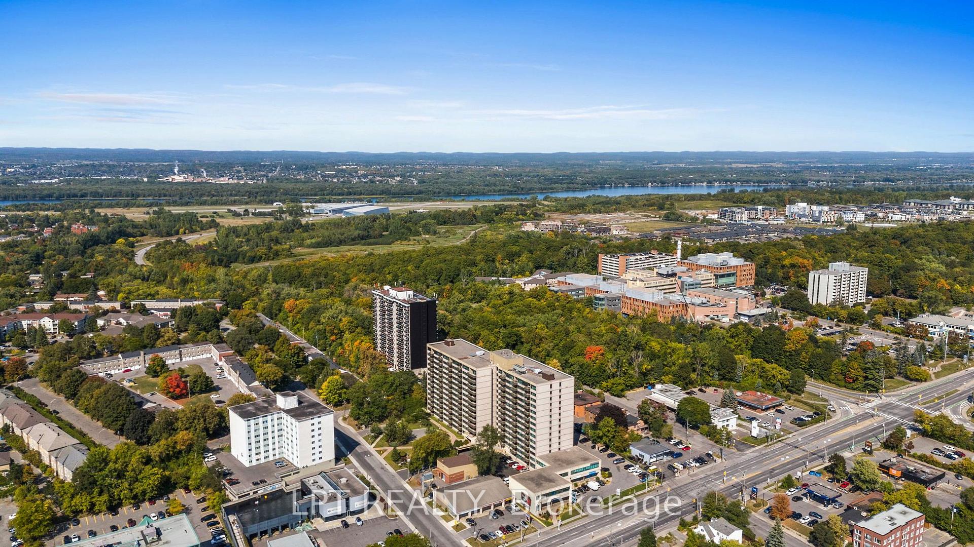 Photo 47 of Unit 5, 555 Brittany Drive, Ottawa, Viscount Alexander Park — HOMEH