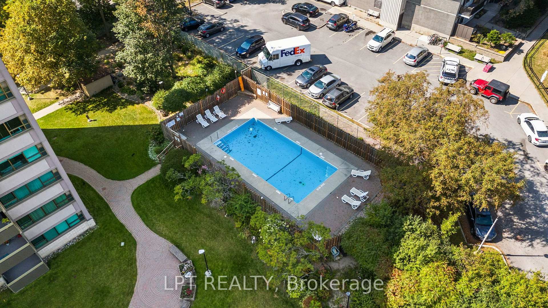 Photo 50 of Unit 5, 555 Brittany Drive, Ottawa, Viscount Alexander Park — HOMEH