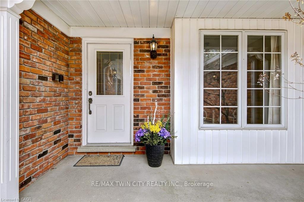 Photo 2 of 700 Glasgow Street, Kitchener, Westmount - Kitchener — HOMEH