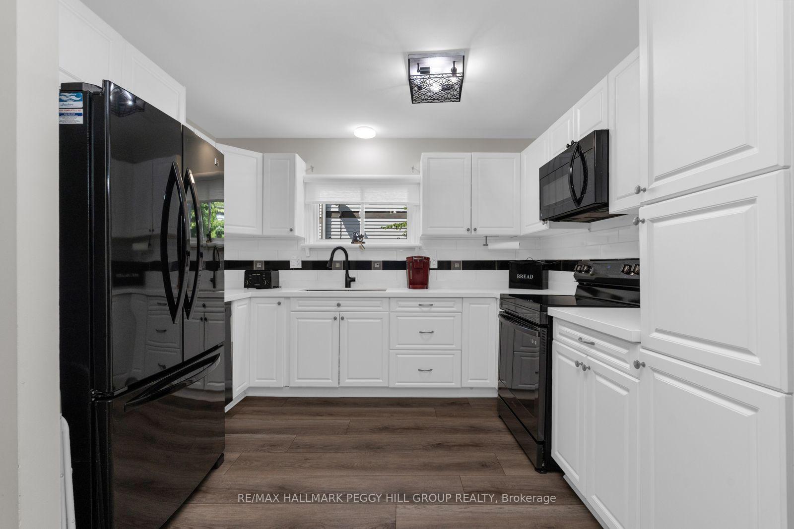 Photo 2 of 15 Wilde Place, Barrie, Letitia Heights — HOMEH