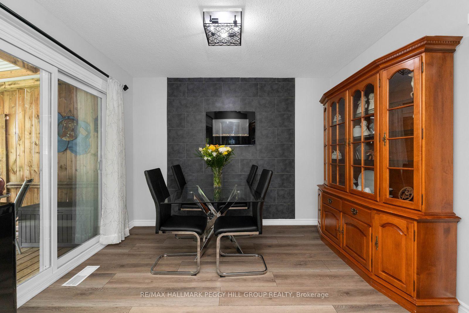 Photo 3 of 15 Wilde Place, Barrie, Letitia Heights — HOMEH