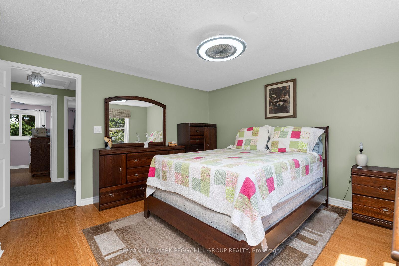 Photo 6 of 15 Wilde Place, Barrie, Letitia Heights — HOMEH