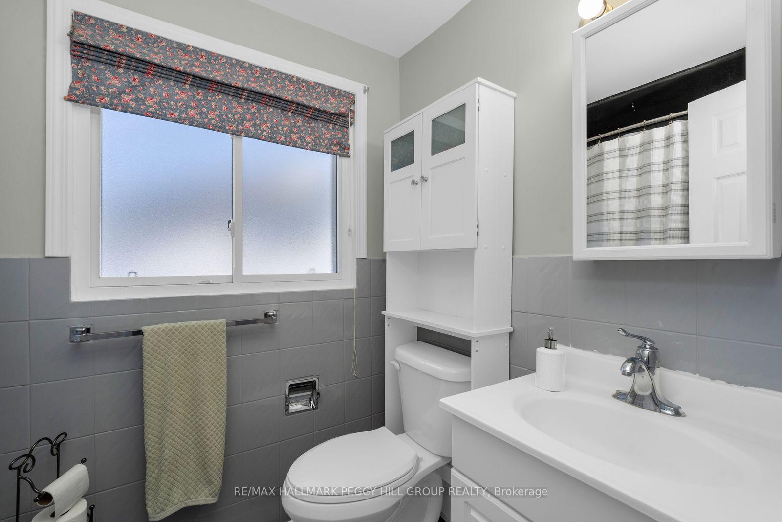 Photo 9 of 15 Wilde Place, Barrie, Letitia Heights — HOMEH
