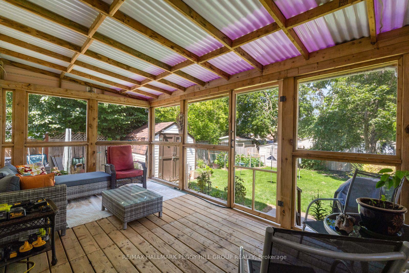 Photo 13 of 15 Wilde Place, Barrie, Letitia Heights — HOMEH