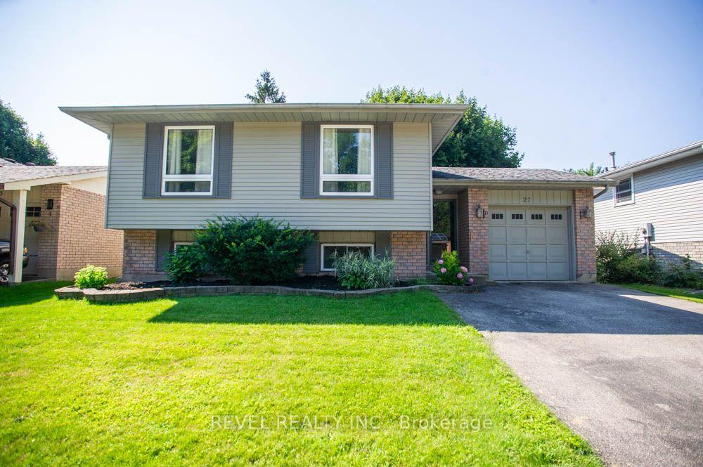 Photo 2 of 27 Myrtleville Drive, Brantford, Mayfair — HOMEH