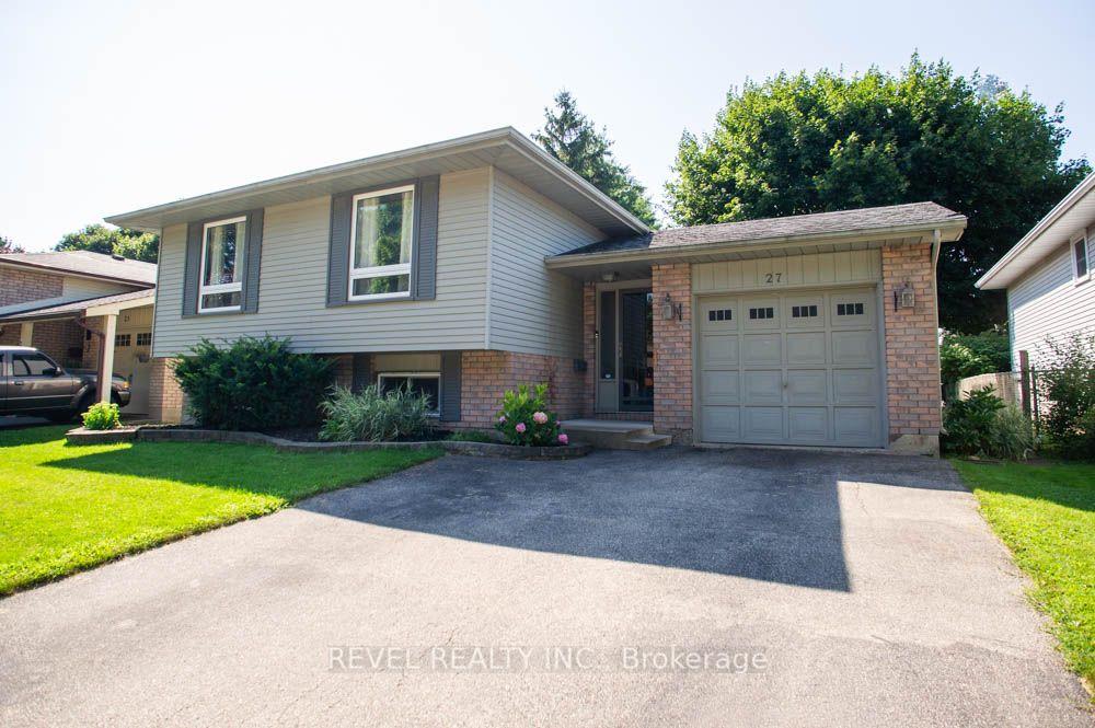 Photo 5 of 27 Myrtleville Drive, Brantford, Mayfair — HOMEH