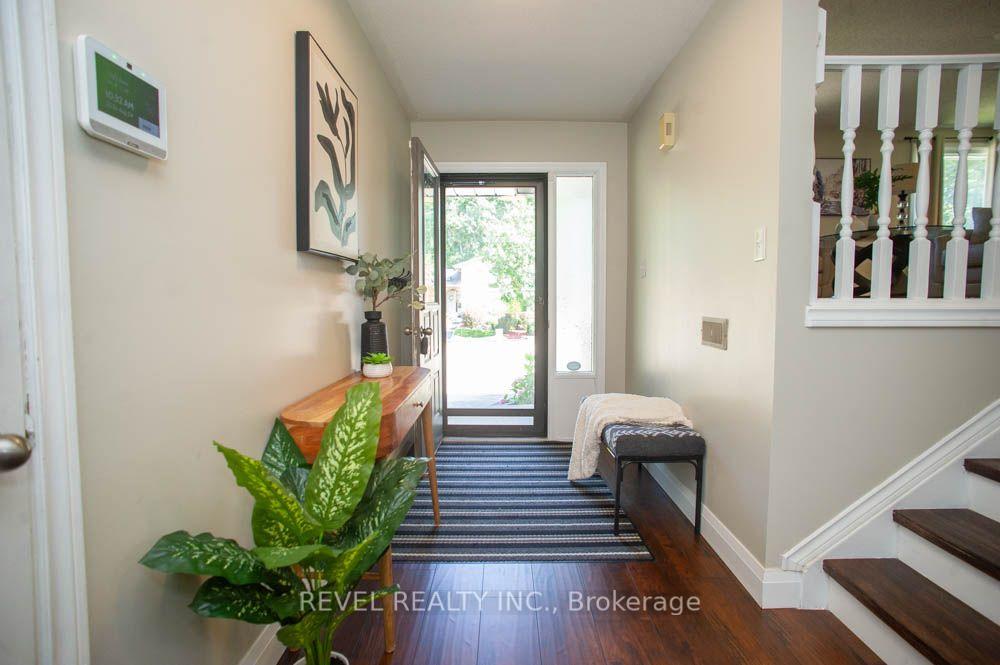 Photo 6 of 27 Myrtleville Drive, Brantford, Mayfair — HOMEH