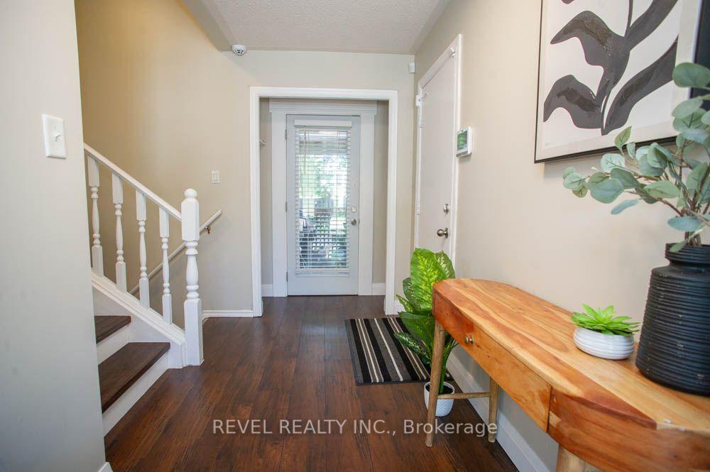 Photo 7 of 27 Myrtleville Drive, Brantford, Mayfair — HOMEH
