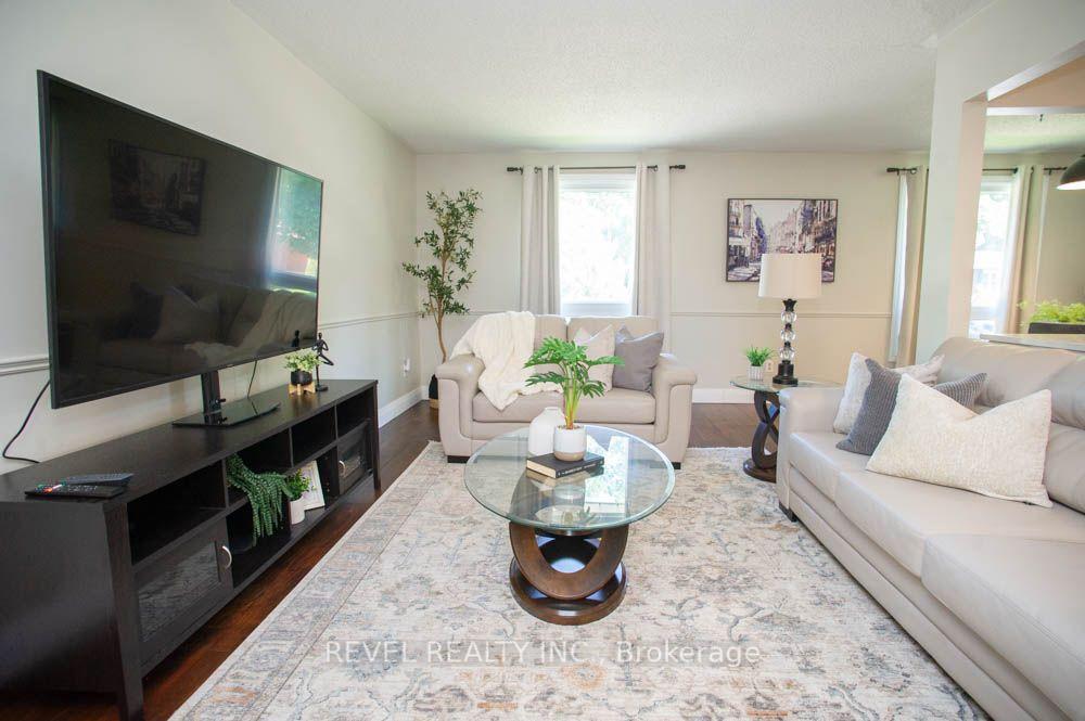 Photo 8 of 27 Myrtleville Drive, Brantford, Mayfair — HOMEH