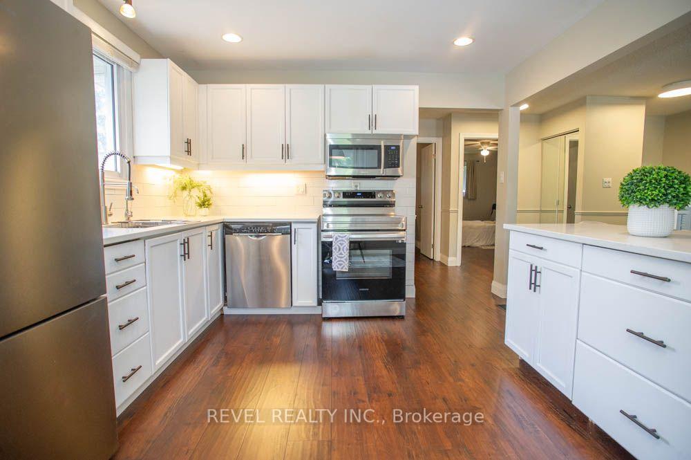 Photo 14 of 27 Myrtleville Drive, Brantford, Mayfair — HOMEH