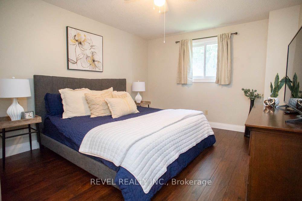 Photo 16 of 27 Myrtleville Drive, Brantford, Mayfair — HOMEH