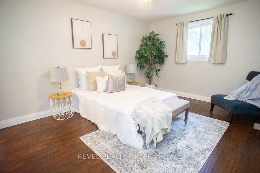 Photo 18 of 27 Myrtleville Drive, Brantford, Mayfair — HOMEH