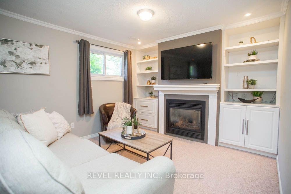 Photo 21 of 27 Myrtleville Drive, Brantford, Mayfair — HOMEH