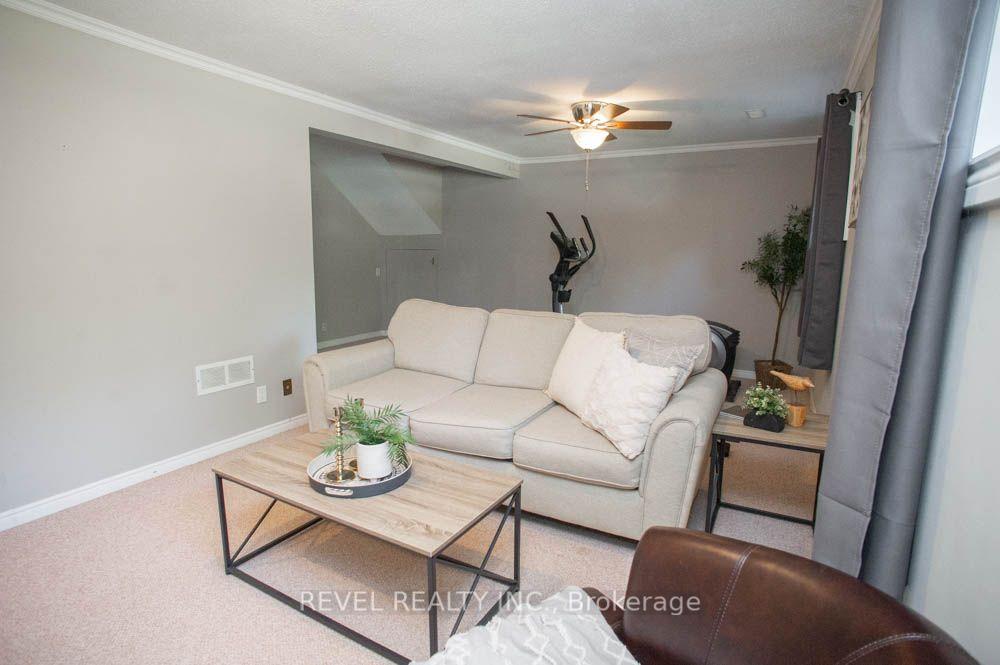 Photo 22 of 27 Myrtleville Drive, Brantford, Mayfair — HOMEH