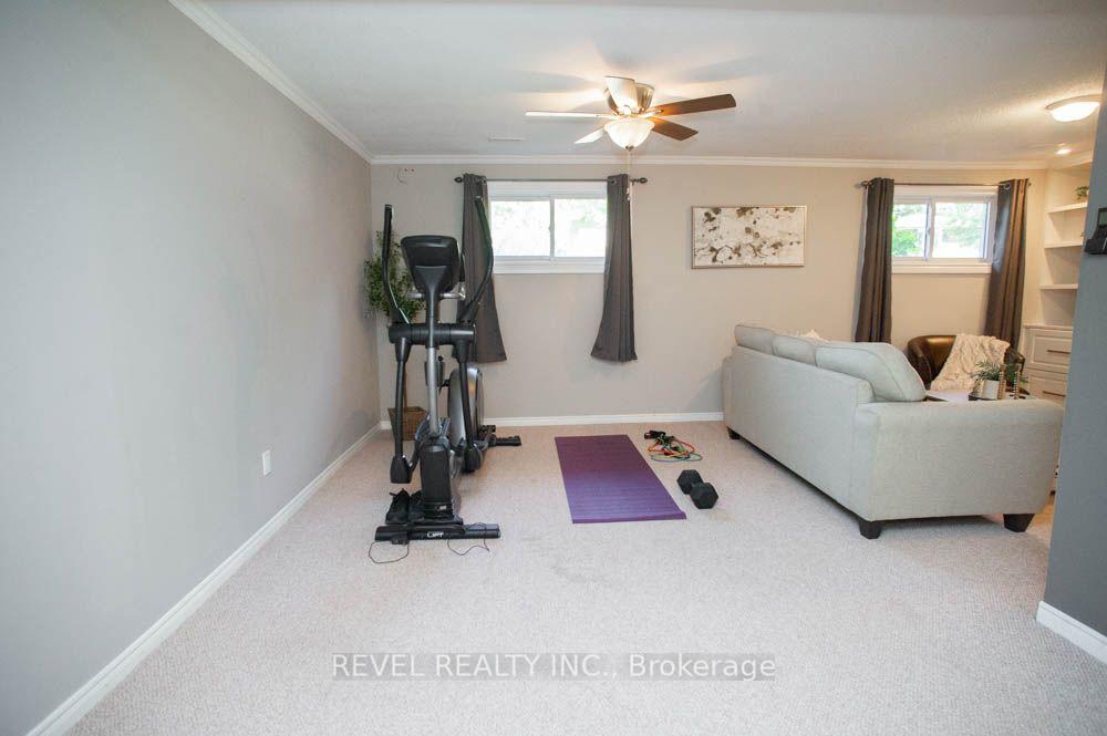 Photo 23 of 27 Myrtleville Drive, Brantford, Mayfair — HOMEH