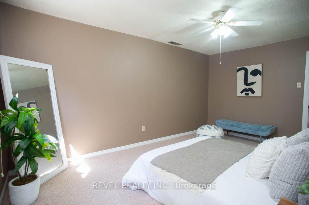 Photo 25 of 27 Myrtleville Drive, Brantford, Mayfair — HOMEH