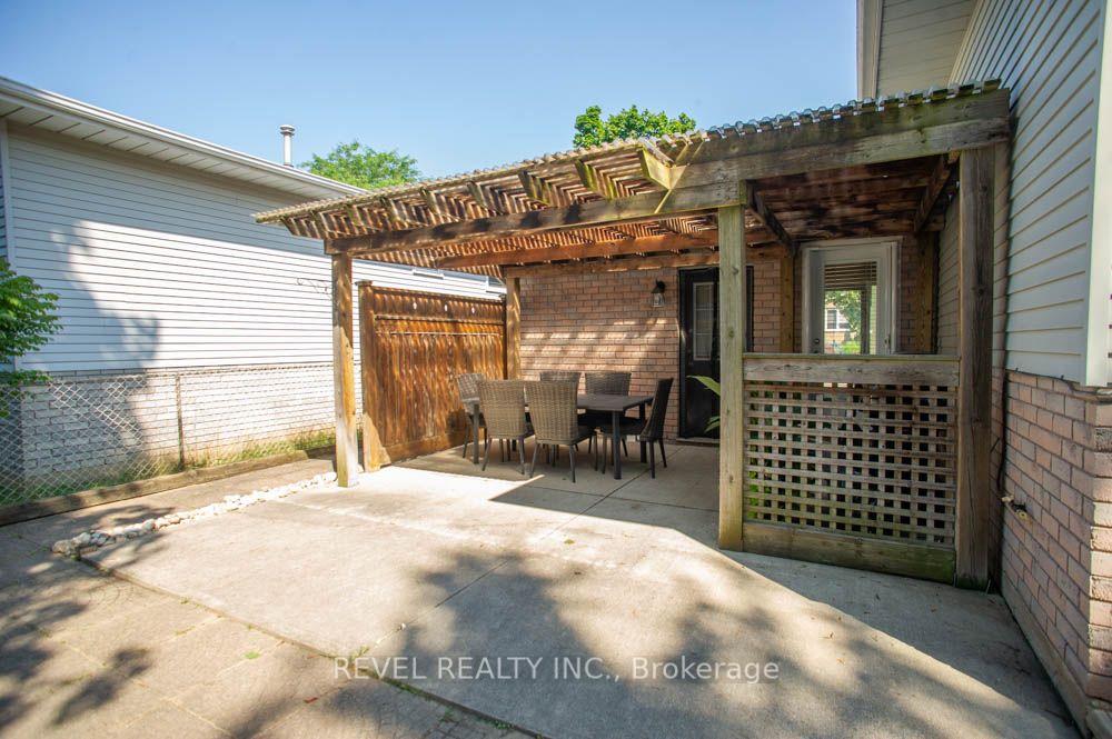 Photo 31 of 27 Myrtleville Drive, Brantford, Mayfair — HOMEH